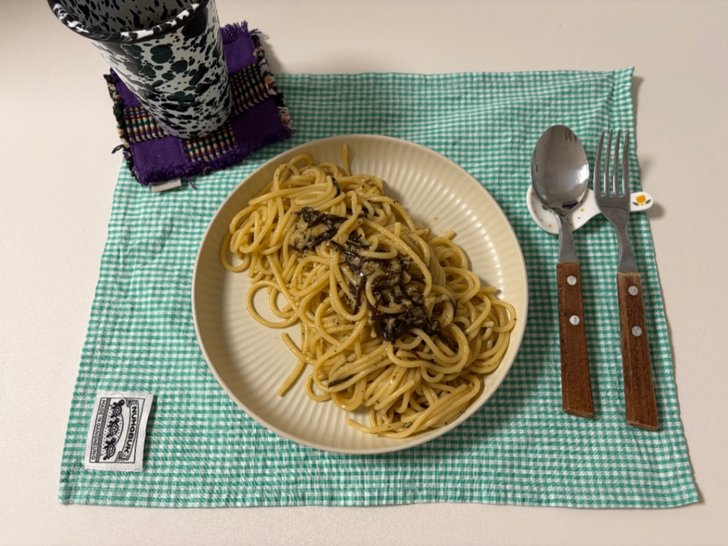 시오콘부 파스타를 플레이팅한 사진