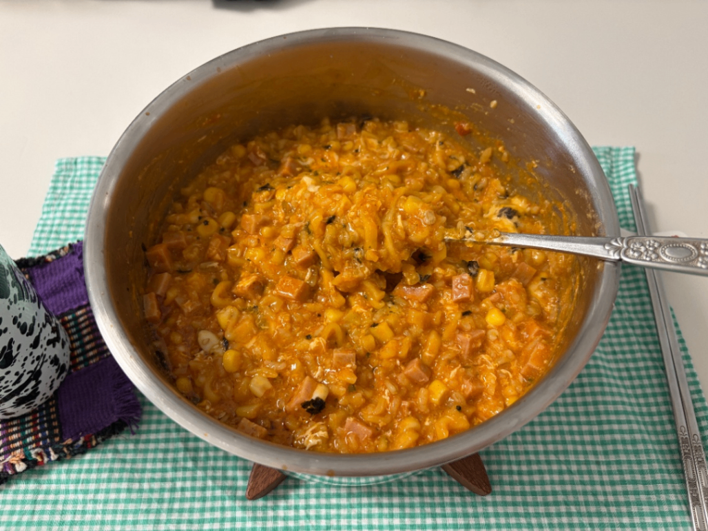 모든 재료를 섞은 죽을 가깝게 찍은 사진