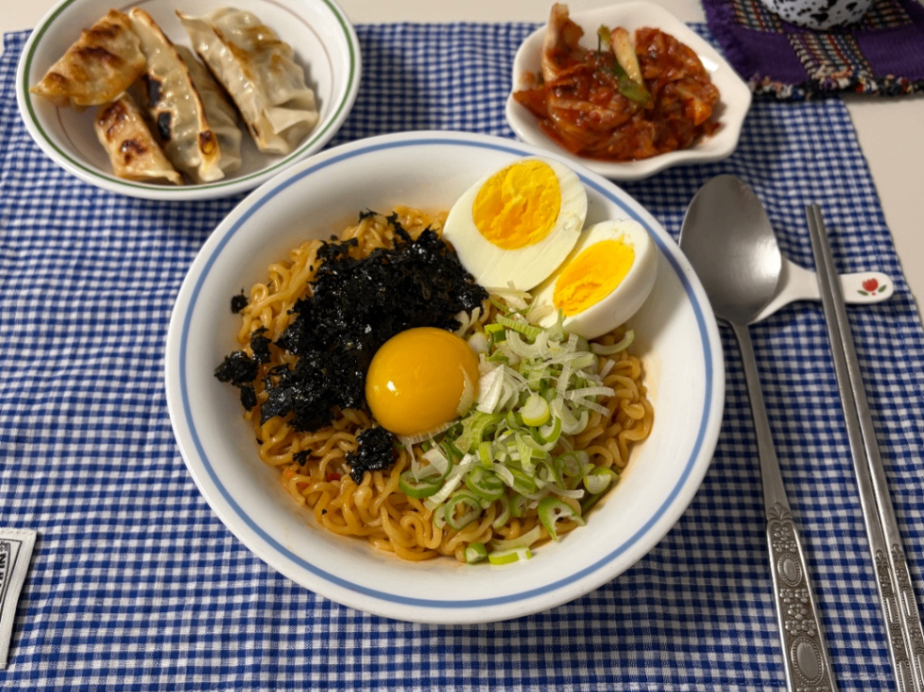 신라면 아부라소바를 가깝게 찍은 사진